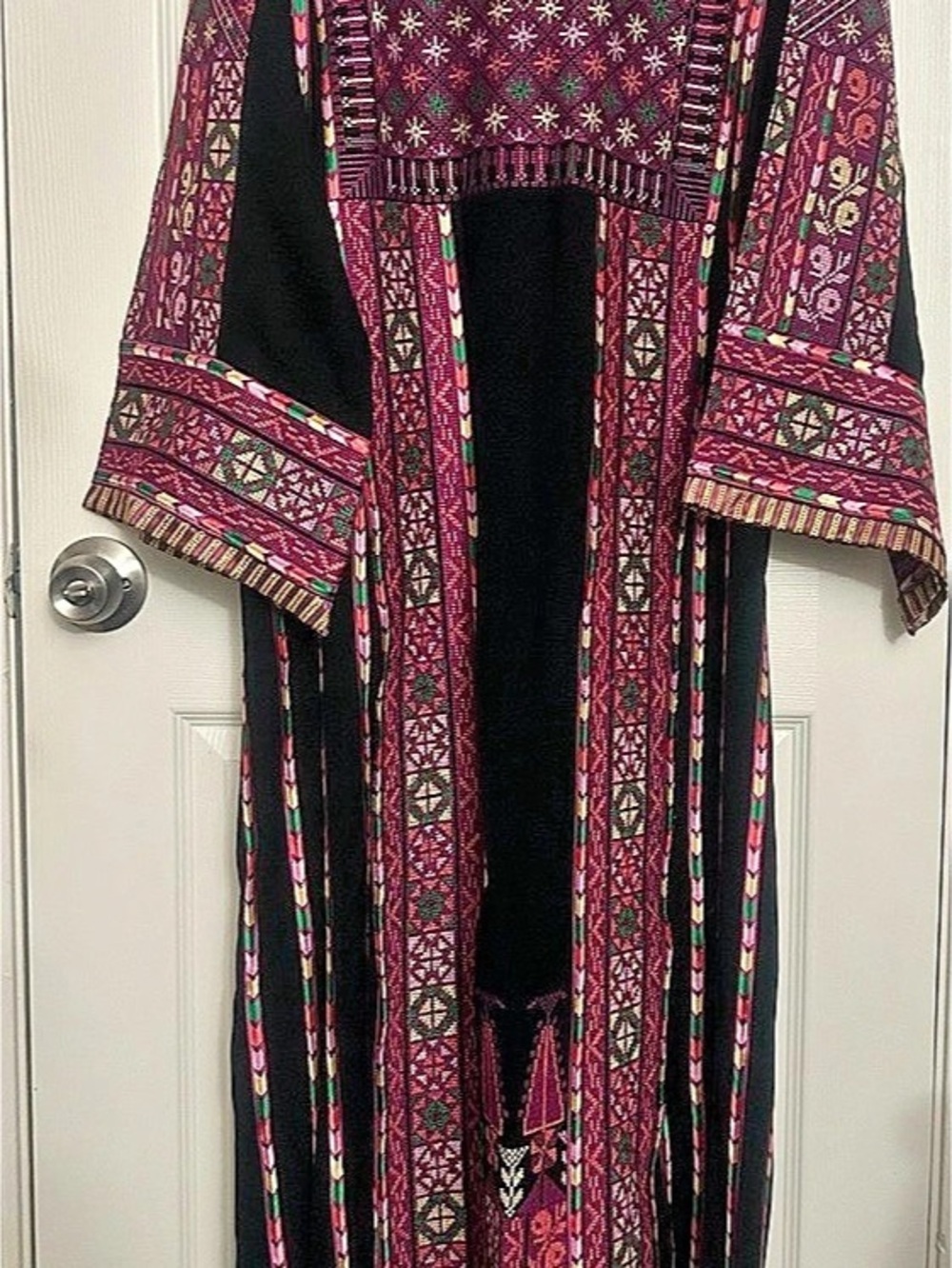 Embroidered dishdasha/thobe in Black & Purple Size Medium